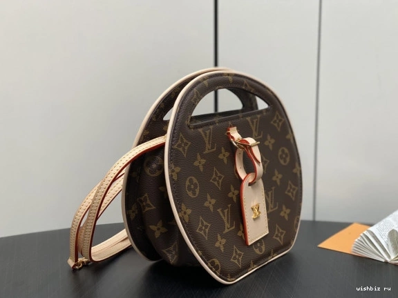 WIS PM VUITTON LOUIS Around Me 0309